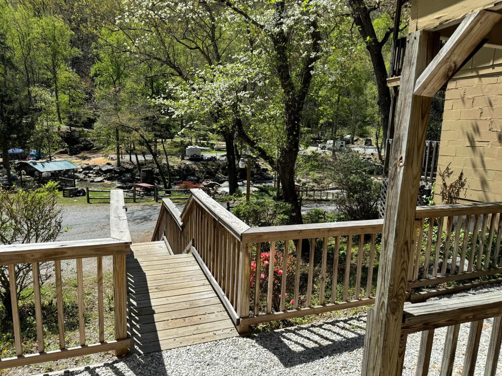 The Evening Shade River Lodge And Cabins Chimney Rock Eksteriør bilde