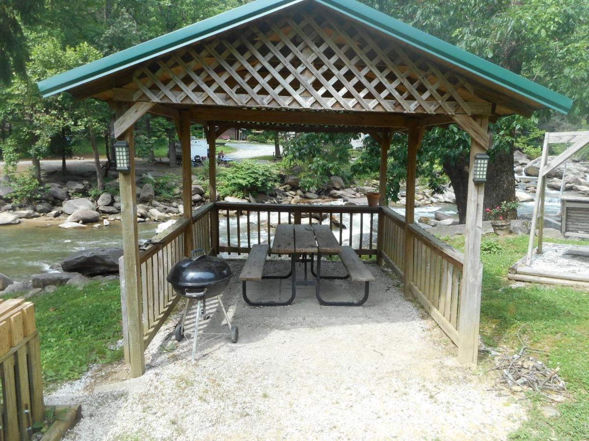 The Evening Shade River Lodge And Cabins Chimney Rock Eksteriør bilde